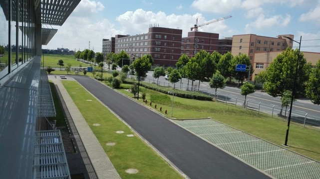 工業(yè)園內(nèi)