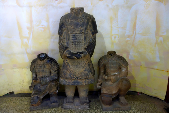 無頭兵馬俑