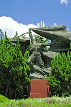 抗戰(zhàn)雕塑