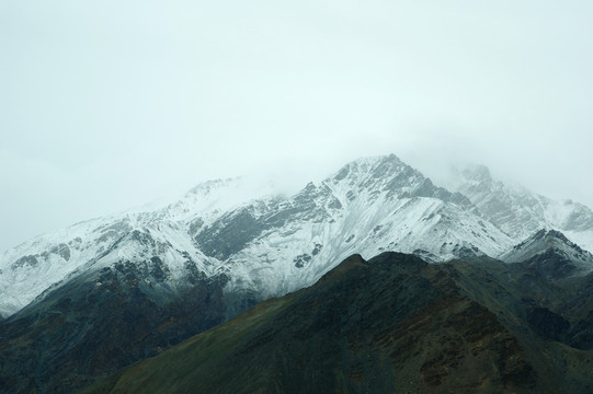 公格爾雪山