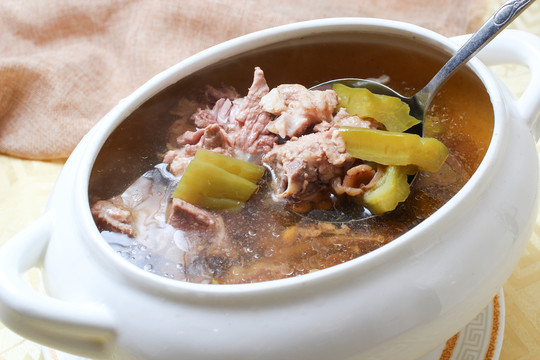 涼瓜黃豆燉排骨湯