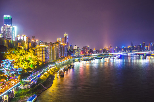 洪崖洞江邊夜景
