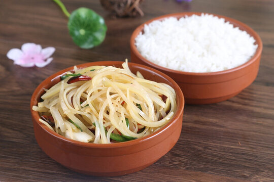 酸辣土豆絲飯