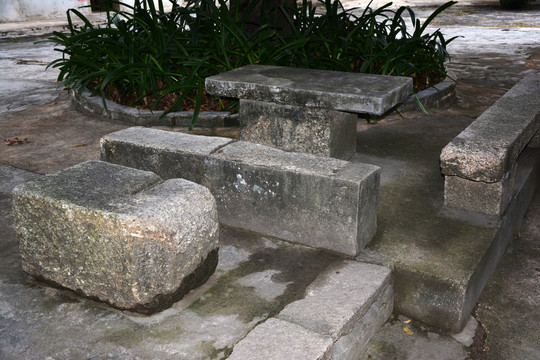 石凳