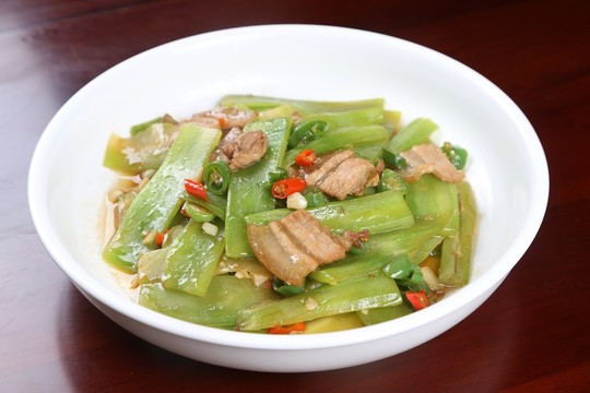大碗萵筍片