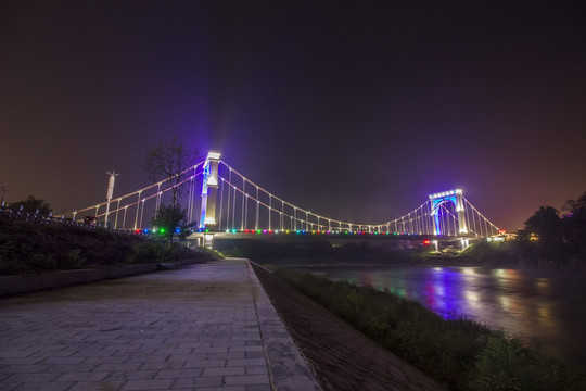 湖北省恩施市紅旗大橋夜景