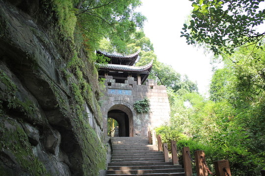 釣魚(yú)城護(hù)國(guó)門(mén)