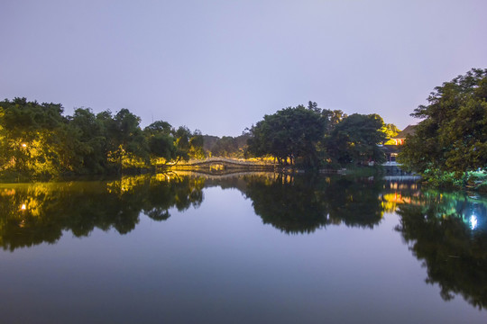 廣東省佛山市中山公園景觀橋夜景