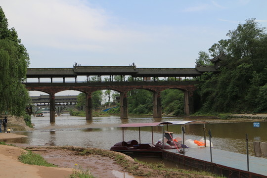 古鎮(zhèn)廊橋