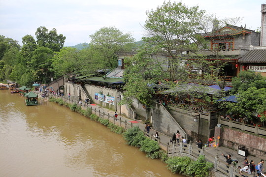 河岸景色