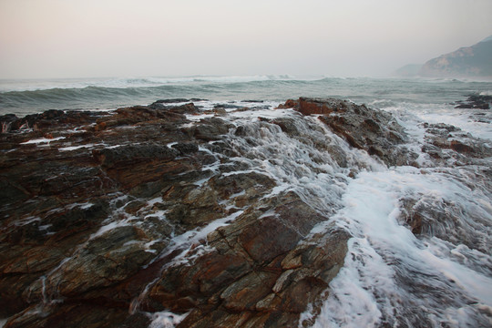 水漫石堤