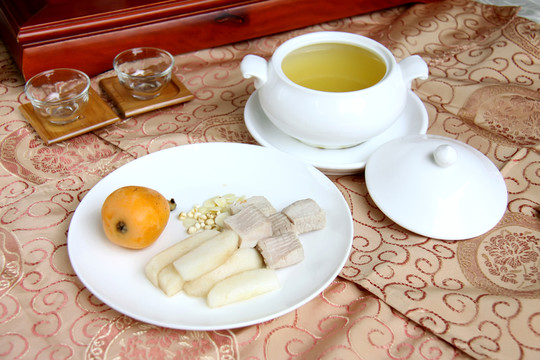 潤肺枇杷湯