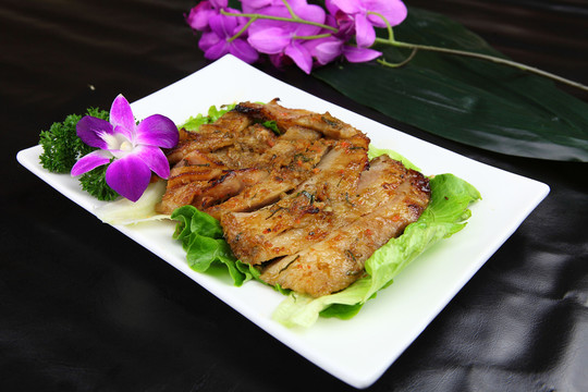 燒汁雞腿菇炒豬頸肉