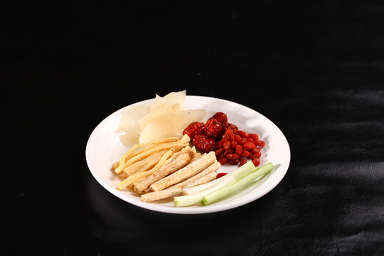 藥膳滋補(bǔ)土雞湯鍋