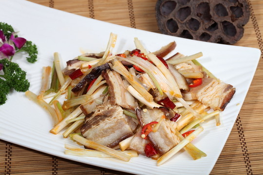 蕌頭炒臘肉