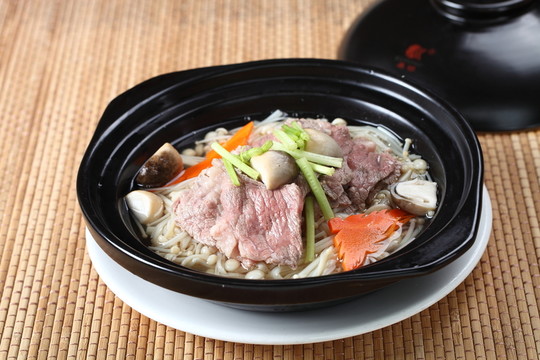 金針菇肥牛煲