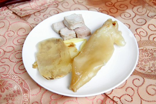 鮮天麻燉魚肚