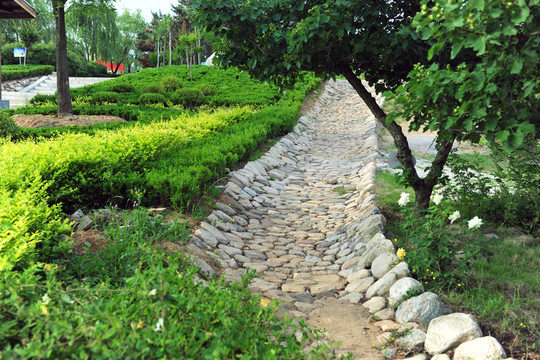 石子路 溝渠 鵝卵石路