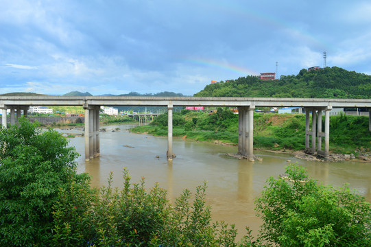 跨江大橋