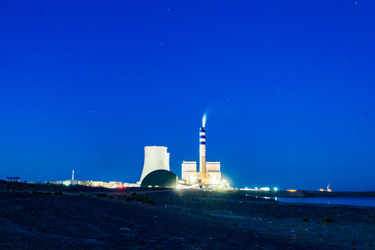 火力發(fā)電廠夜景