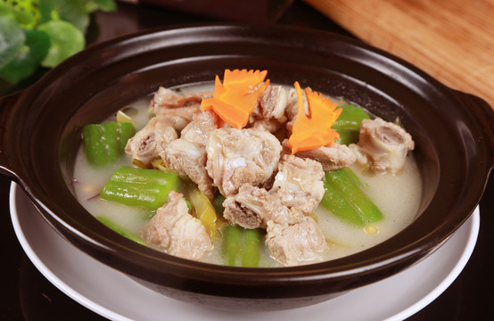 涼瓜黃豆排骨煲