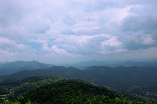 陰天 青山