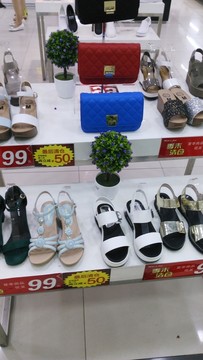 女性鞋包專柜