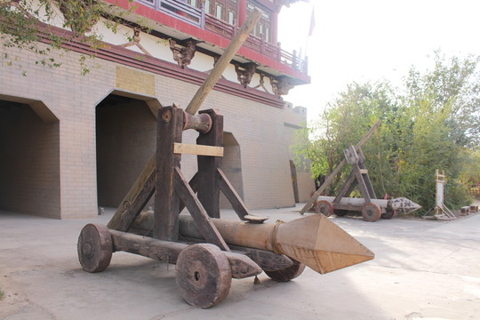 戰(zhàn)爭(zhēng)武器拋石車