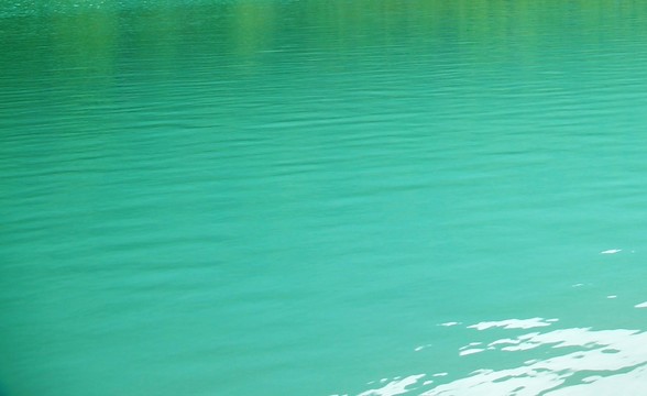 藍(lán)色湖水