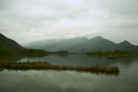 湖水 遠山 大九湖