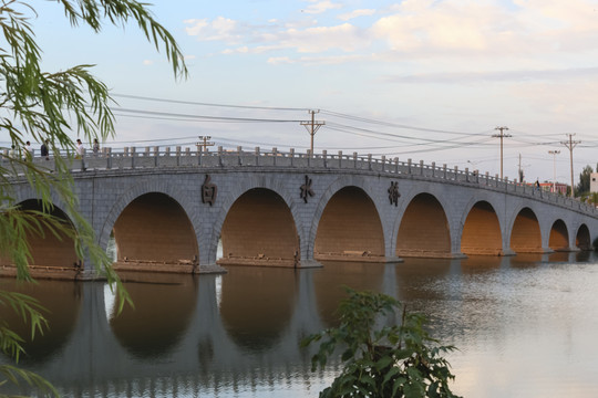 連拱橋