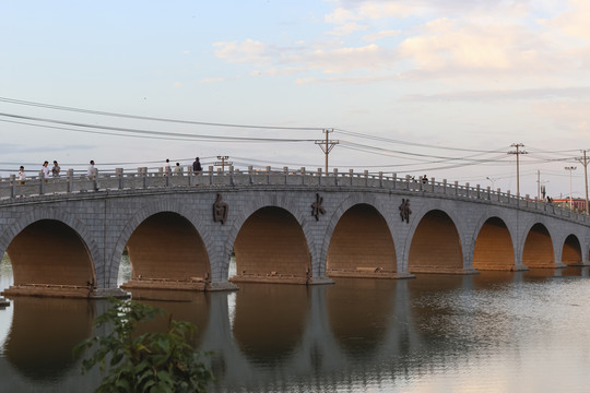 連拱橋