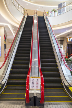 自動(dòng)扶梯