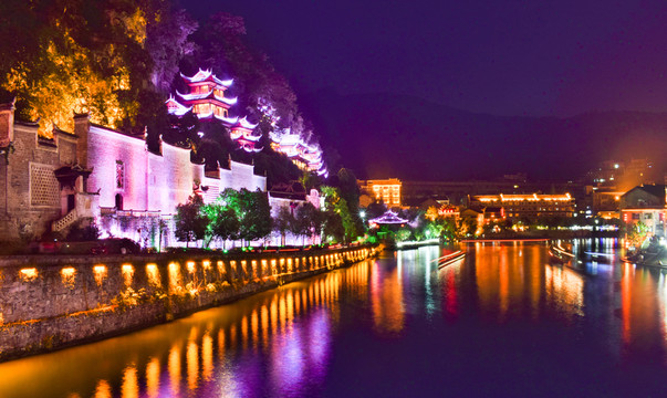 鎮(zhèn)遠(yuǎn)古城夜景