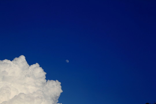 云