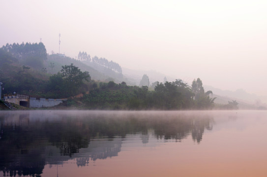 晨 湖