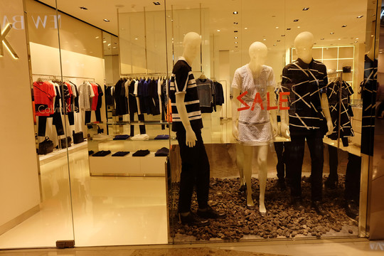 櫥窗 女裝 奢侈品店