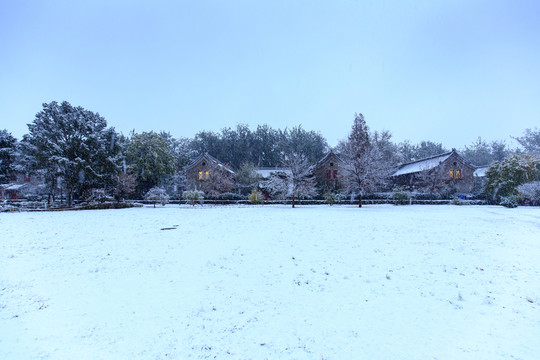 北大校園靜園草坪六院雪景