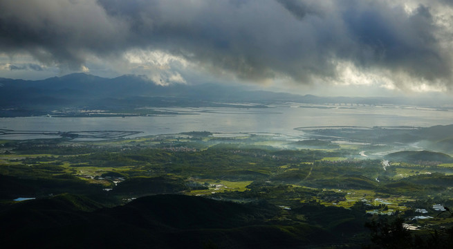 高山 山脈 云霧