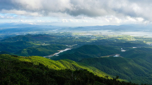 山脈 群山 云霧