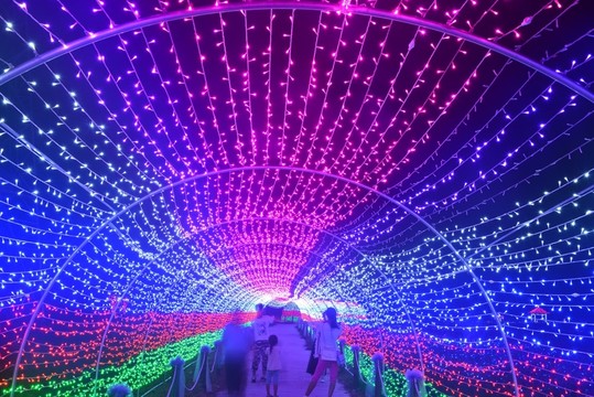 時(shí)空隧道燈形燈展