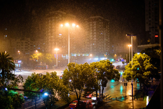 臺風(fēng)夜