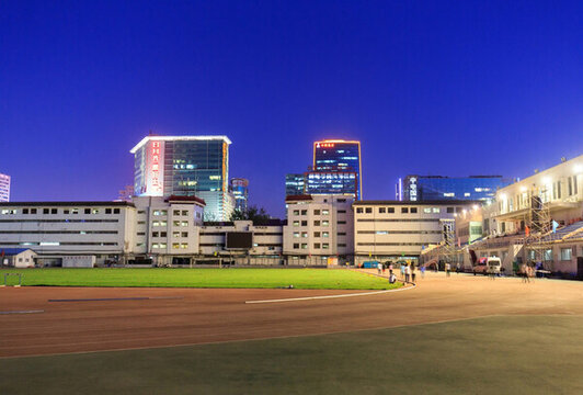 北京大學夜景五四運動場一角