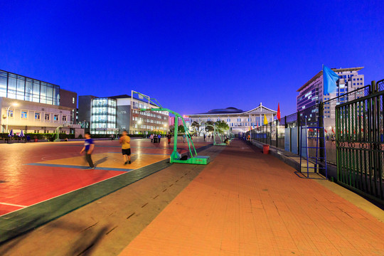 北京大學(xué)夜景五四運動場一角