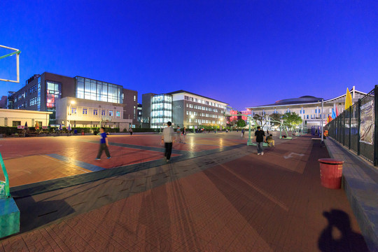 北京大學夜景五四運動場一角