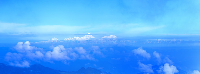 遠(yuǎn)眺貢嘎山