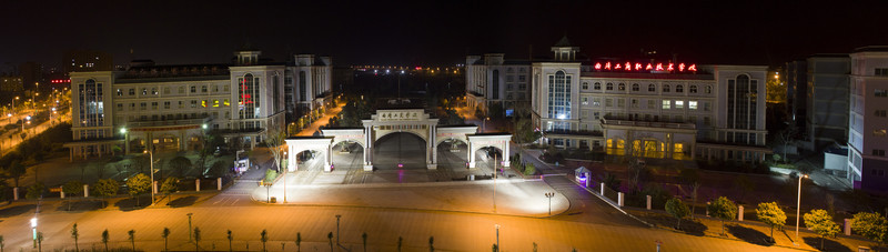 云南省曲靖市工商學(xué)院夜景