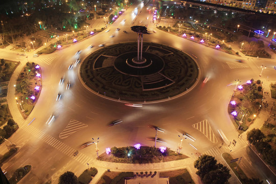 云南省曲靖市大花橋環(huán)島夜景