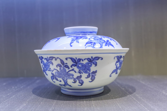 青花瓷碗