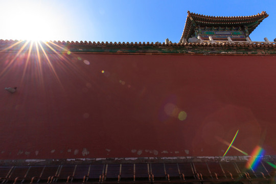 北京故宮紅墻宮墻太陽(yáng)光芒